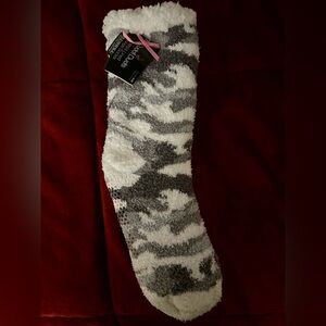 Amazingly soft Cuddl Duds cabin slipper socks.
